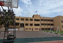 Photo of مستوطنون يقتحمون مدرسة فلسطينية ويرفعون علم إسرائيل (شاهد)