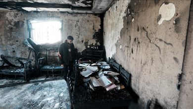 Photo of اعتداءات مستمرة.. مستوطنون يحرقون مسكنا جنوبي الضفة