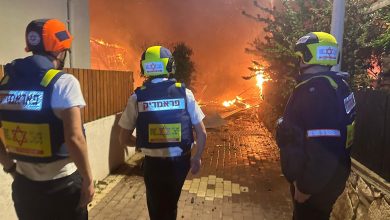 Photo of حريق ودمار  في موقع سقوط صاروخ بنهاريا.. تخليص امرأة وفتاتين من المبنى