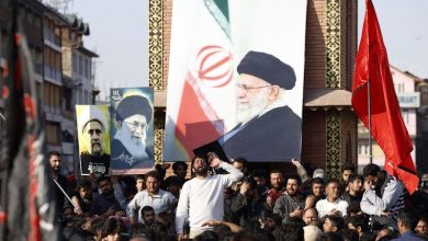 Photo of احتجاجًا على مقتل المرشد الإيراني.. قتلى وجرحى في اقتحام متظاهرين القنصلية الأمريكية بمدينة كراتشي الباكستانية