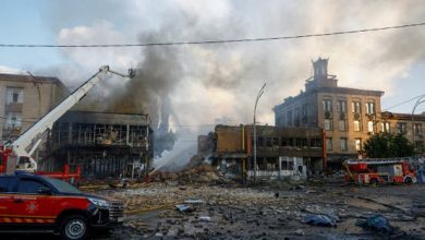 Photo of مقتل 4 أشخاص وإصابة 15 في غارة روسية استهدفت أطراف كييف