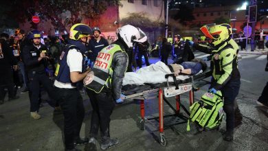 Photo of إصابة 3 أشخاص وأضرار في مبانٍ ومركبات إثر سقوط شظايا صواريخ إيرانية في تل أبيب