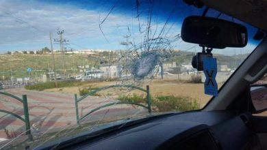 Photo of تصاعد اعتداءات المستوطنين في الضفة.. هجوم بالحجارة على مركبات جنوب نابلس