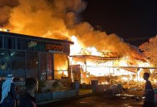 Photo of إخماد حريق في محال تجارية بشقيب السلام دون إصابات