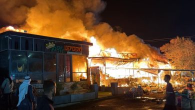 Photo of إخماد حريق في محال تجارية بشقيب السلام دون إصابات