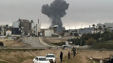 Photo of صاروخ يصيب مجمعًا صناعيًا في رمات حوفاف ويؤدي لتسرب مواد خطرة