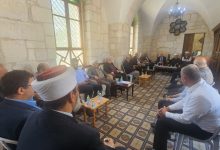 Photo of وفد من “المتابعة” يزور الأقصى