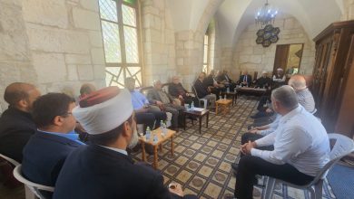 Photo of وفد من “المتابعة” يزور الأقصى