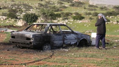 Photo of الضفة.. مستوطنون يصيبون 10 فلسطينيين ويحرقون 11 مركبة ومنزلين