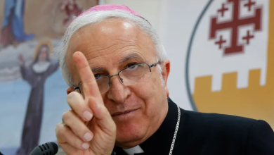 Photo of مطران اللاتين: طالبنا الاحتلال بفتح الأقصى والسماح للمسلمين بالصلاة فيه