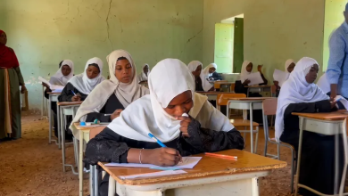 Photo of طالبات السودان يخاطرن بحياتهن للوصول لامتحان الثانوية