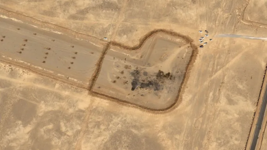 Photo of صور أقمار اصطناعية تكشف بقايا طائرات أمريكية بمدرج مهجور بإيران