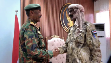 Photo of البرهان يرحب بانضمام أحد مؤسسي الدعم السريع للقوات السودانية