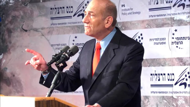 Photo of أولمرت يتهم إسرائيل بارتكاب جرائم ضد الإنسانية بالضفة