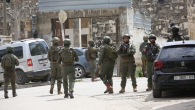 Photo of تصعيد واسع في الضفة والقدس: اعتقالات ومداهمات تعطل حياة الفلسطينيين وتعرقل وصول الطلبة لمدارسهم