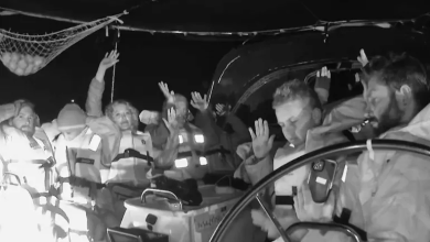 Photo of الاستغاثة الأخيرة.. قوات إسرائيلية تهاجم “أسطول الصمود” وتعتقل عشرات الناشطين (شاهد)