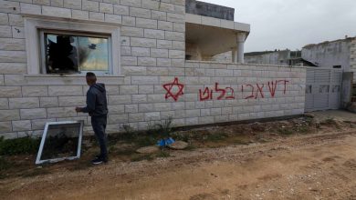 Photo of مستوطنون إسرائيليون يهاجمون منازل فلسطينية في بلدة بالضفة