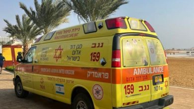 Photo of إصابة شاب بجروح خطيرة في حادثة عنف قرب عراد بالنقب