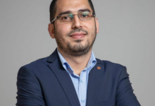 Photo of من العزير إلى أكسفورد.. ترقية إبراهيم خطيب إلى رتبة أستاذ مشارك في إدارة النزاعات..