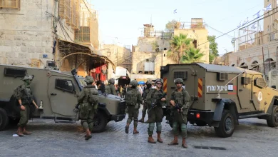 Photo of تصعيد في الضفة الغربية: اعتقالات وإصابة شاب خلال اقتحامات إسرائيلية متواصلة