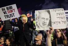 Photo of آلاف الإسرائيليين يتظاهرون في تل أبيب مطالبين بإنهاء الحرب