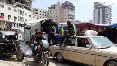 Photo of أزمة مواصلات خانقة في غزة: طرق مدمرة ونقص الوقود يفاقمان معاناة السكان