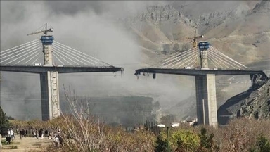 Photo of ارتفاع قتلى استهداف جسر “بي1” في كرج إلى 8 وإصابة العشرات