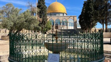 Photo of 70 ألف مصلٍ يؤدون صلاة الجمعة في الأقصى