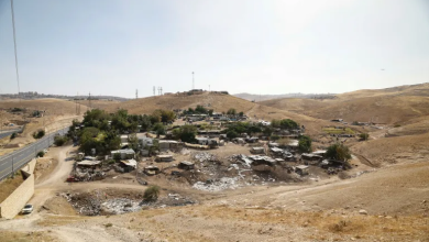 Photo of سموتريتش يوقّع أمرا بالإخلاء الفوري لتجمّع الخان الأحمر شرقي القدس