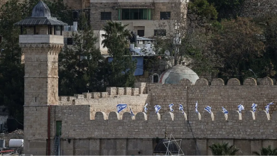Photo of “الأوقاف الفلسطينية”: إضاءة المسجد الإبراهيمي بالعلم الإسرائيلي اعتداء على قدسيته