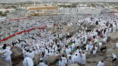 Photo of الحجاج يتوافدون إلى صعيد عرفات لأداء ركن الحج الأعظم
