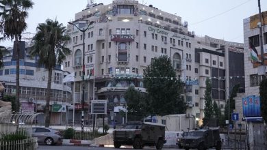Photo of الاحتلال يقتحم رام الله ويجدد إغلاق مكتب “الجزيرة”