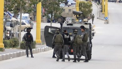 Photo of الاحتلال الإسرائيلي يقتحم بلدة دورا ويعتقل العشرات