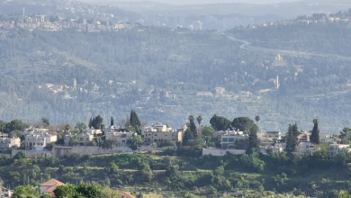 Photo of “إما البقاء أو الموت”.. حكاية فلسطينيين يتمسكان بأرض الأجداد في القدس (فيديو)