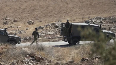 Photo of مستوطنون ينبشون قبر فلسطيني في الضفة الغربية بحماية الجيش الإسرائيلي