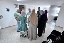 Photo of رينا صقر من كفركنا.. بصيرةٌ تتخطّى العتمة ومسارٌ يجمع بين العمل الاجتماعي والهدي الشرعي