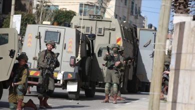Photo of اعتقالات واقتحامات واسعة بالضفة والقدس.. الاحتلال يعتقل 10 فلسطينيين بينهم طفل وفتاة وأسرى محررون