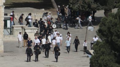 Photo of اقتحامات وصلوات استفزازية بالأقصى.. تصعيد إسرائيلي واسع في القدس