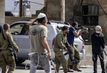 Photo of اعتداءات للمستوطنين في الخليل ونابلس تطال صرحًا تذكاريًا ومركبات فلسطينية