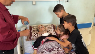 Photo of قصص مؤلمة لجرحى ينتظرون دورهم للعلاج خارج غزة