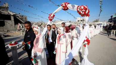 Photo of “أحلام من الركام”.. زفاف جماعي يتحدى الدمار في شمال غزة (صور)