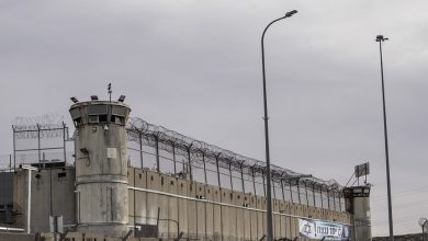 Photo of الضفة.. وقفة في البيرة تطالب بلجم انتهاكات الاحتلال بحق الأسرى