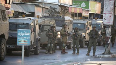 Photo of مداهمات واعتقالات بالضفة والقدس ومستوطنون يقتحمون “قبر يوسف”