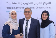 Photo of رحل ليلحق بـ”أقماره السبعة”.. منصات التواصل تنعى الطبيب الصابر جمال نعيم (شاهد)