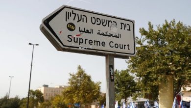 Photo of المحكمة العليا الإسرائيلية تبطل قرار منع الصليب الأحمر من زيارة المعتقلين الفلسطينيين