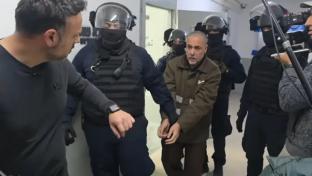 Photo of الاحتلال ينقل الطبيب حسام أبو صفية إلى العزل الانفرادي في سجن نفحة وعائلته تحذر من تدهور حالته الصحية