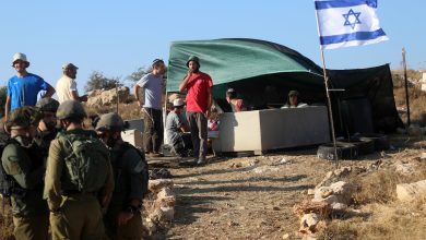 Photo of مستوطنون يقيمون بؤرتين استيطانيتين وينفذون اعتداءات على ممتلكات الفلسطينيين في الضفة الغربية