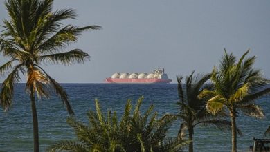 Photo of ترامب يعلن إعادة فرض الحصار على مضيق هرمز