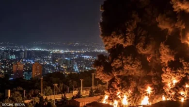 Photo of واشنطن تعلن مواصلة ضرباتها لإيران لليلة الـ13.. وطهران تعلن سقوط قتلى وجرحى وتفعيل دفاعاتها الجوية