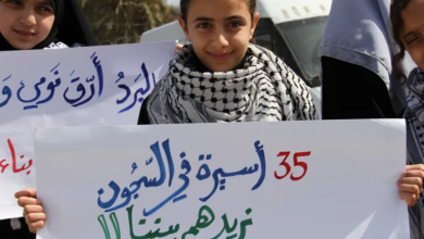 Photo of مخاض خلف القضبان.. أسيرات ينتظرن الحياة بين ألم الاعتقال ووجع الولادة (فيديو)